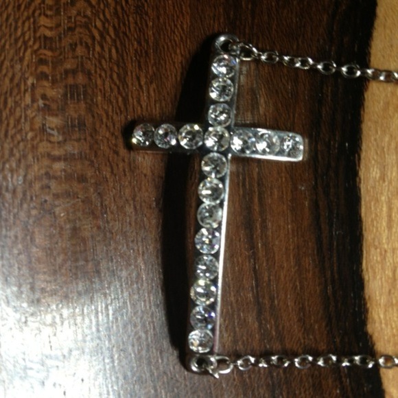 Crystal cross bracelet - Picture 2 of 3
